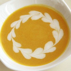 Romantic Rim: How to Decorate Your Soup