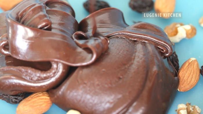 No-Bake 3-Ingredient Chocolate Fudge Recipe