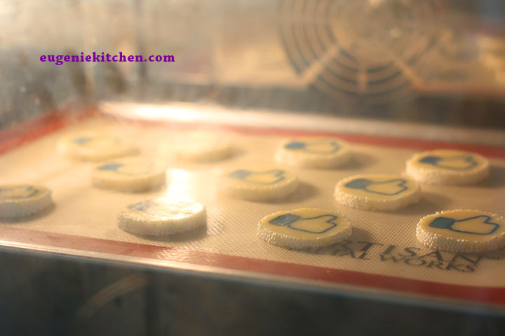 facebook-thumbs-up-cookies-eugenie-kitchen03