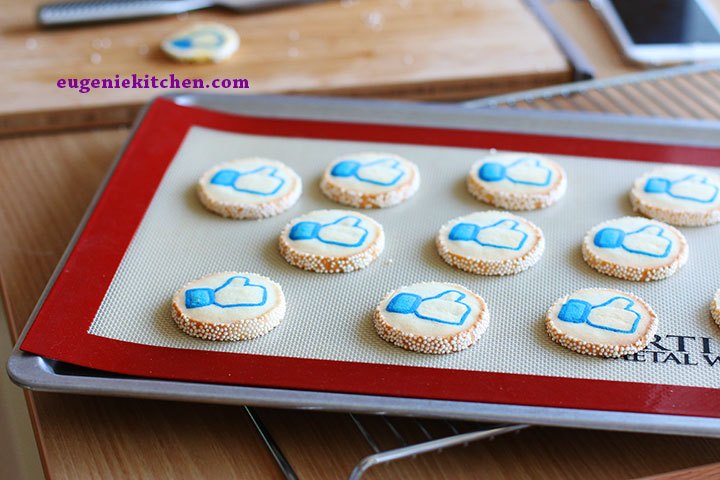 facebook-thumbs-up-cookies-eugenie-kitchen05