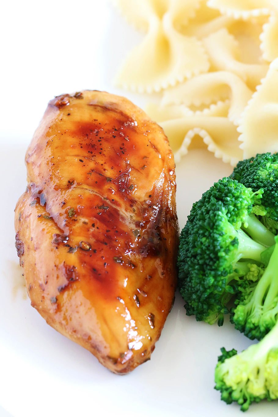 20-minute skillet honey balsamic soy sauce chicken recipe with a few everyday ingredients in your pantry. Who can resist golden chicken breast with sticky sweet glaze? YUM! - Eugenie Kitchen