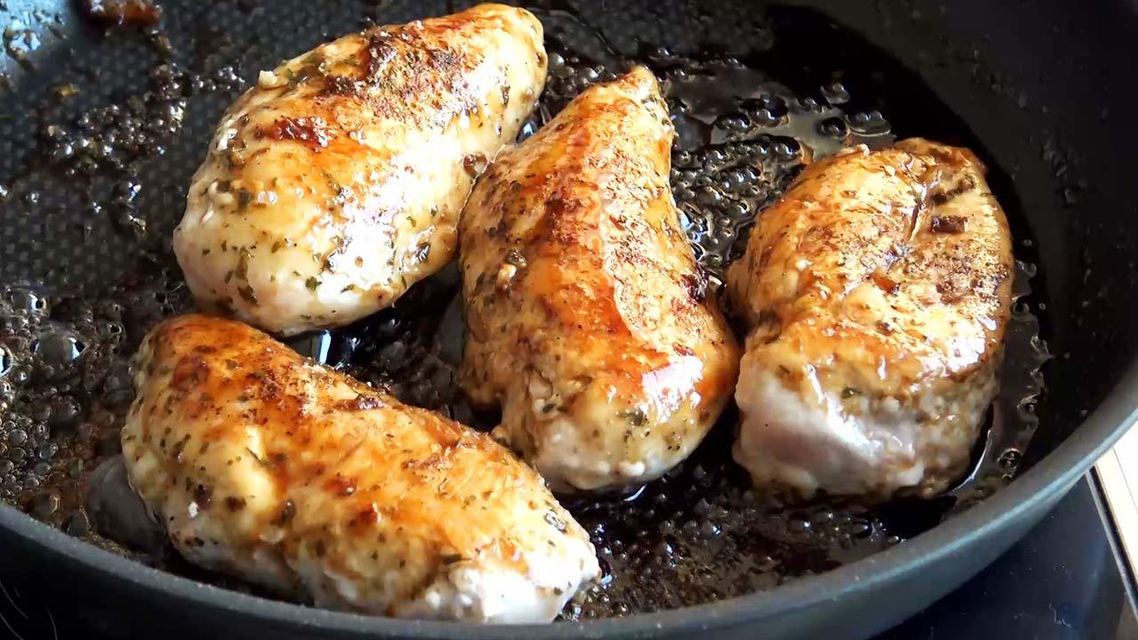 20-minute skillet honey balsamic soy sauce chicken recipe with a few everyday ingredients in your pantry. Who can resist golden chicken breast with sticky sweet glaze? YUM! - Eugenie Kitchen