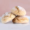 Amaretti cookies