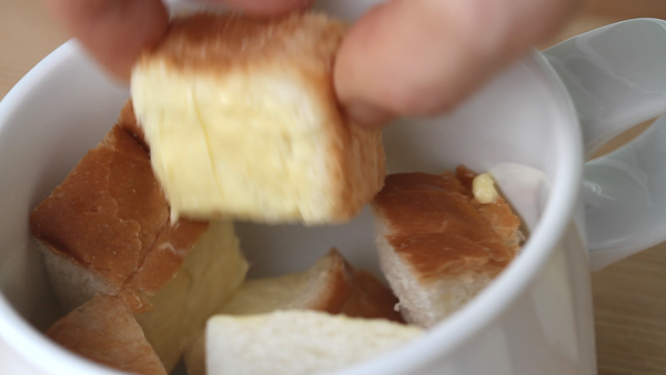 0702microwave-chocolate-bread-pudding.스틸002