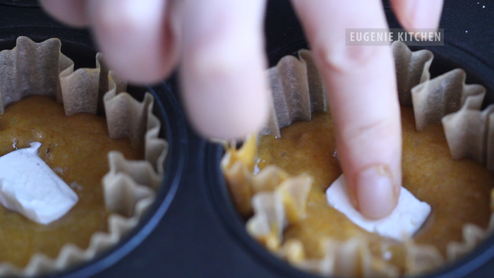 pumpkin-cream-cheese-muffins.010